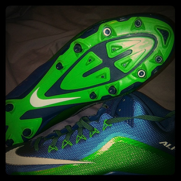 Nike Alpha Cleats - Picture 1 of 4
